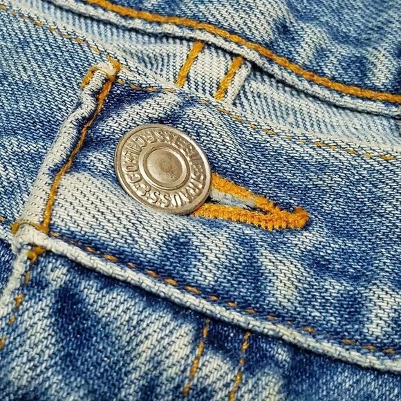 VINTAGE Levi's 505 Regular Tapered Light Wash Jean - Picture 7 of 9